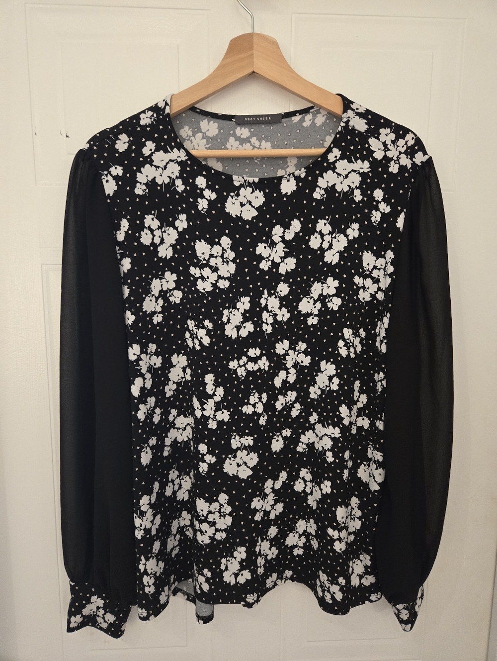 Suzy Shier XL Black and White Floral Sheer Ling Sleeve Cuff Sleeves Blouse Top